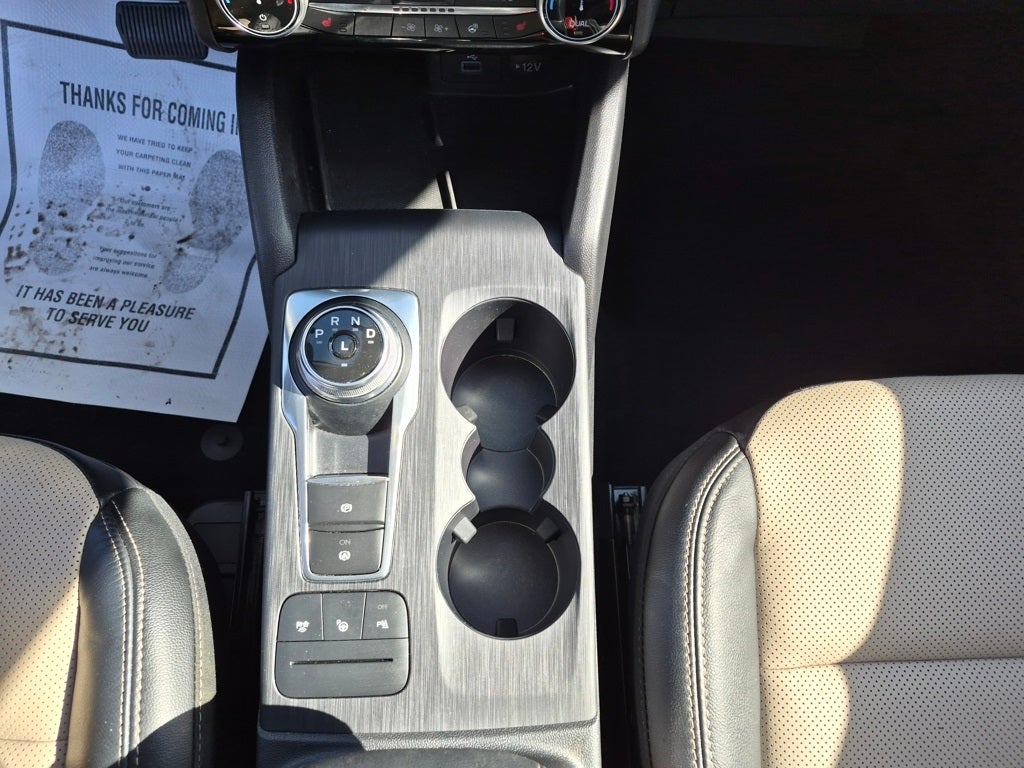 2022 Ford Escape Hybrid Titanium