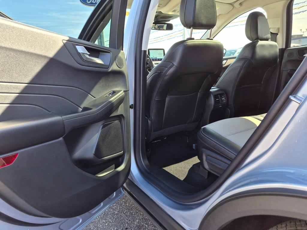 2022 Ford Escape Hybrid Titanium