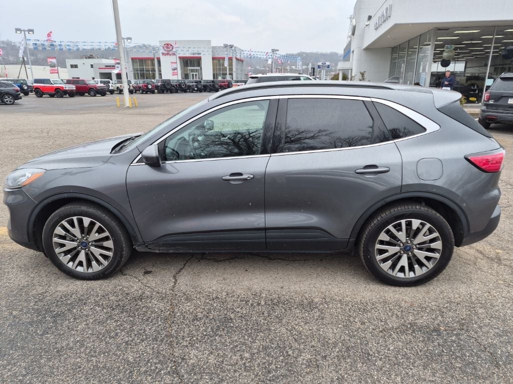 2022 Ford Escape Hybrid Titanium