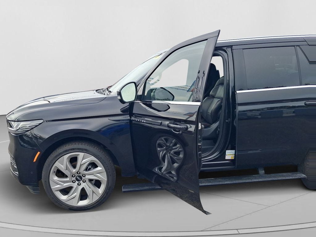 2025 Lincoln Navigator Black Label