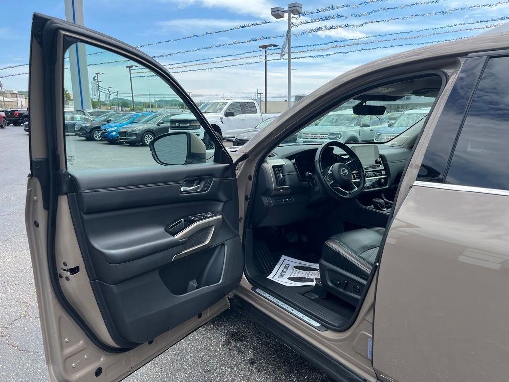 2023 Nissan Pathfinder Platinum