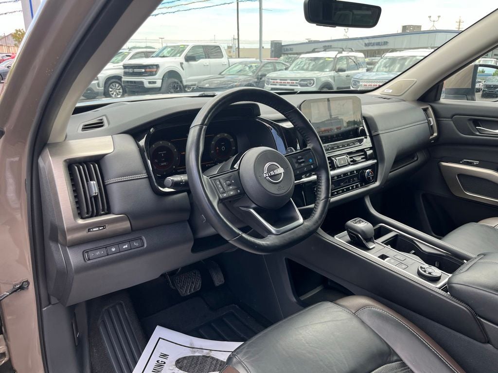 2023 Nissan Pathfinder Platinum