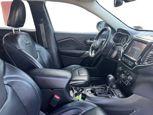 2019 Jeep Cherokee Overland