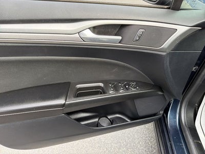 2020 Ford Fusion SE