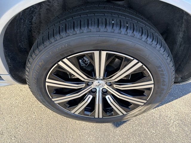 2023 Volvo XC90 B5 Plus