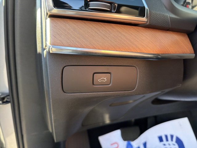 2023 Volvo XC90 B5 Plus